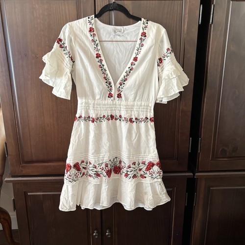 Kleid der Marke Saylor mit Rüschen und Blumenstickerei M