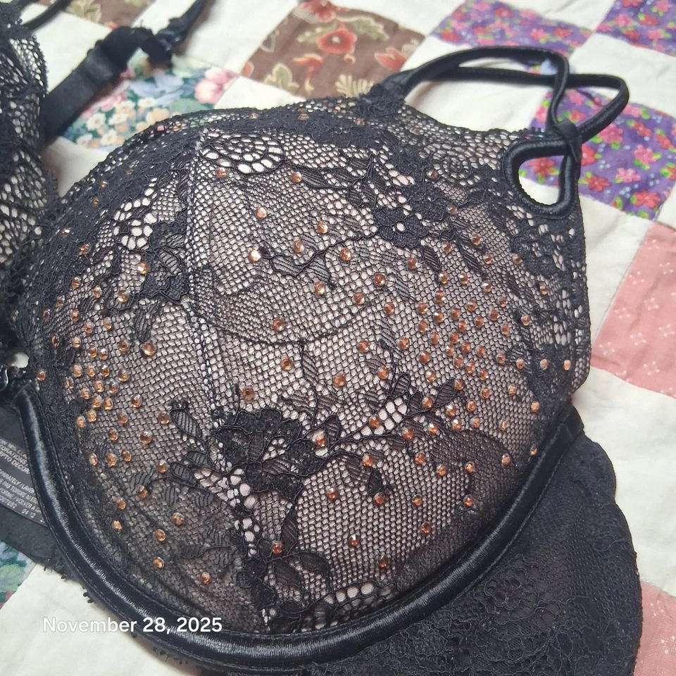 Sujetador Victoria Secret Sexy Little Things de encaje negro talla 38C con aros Foto 2 de 4