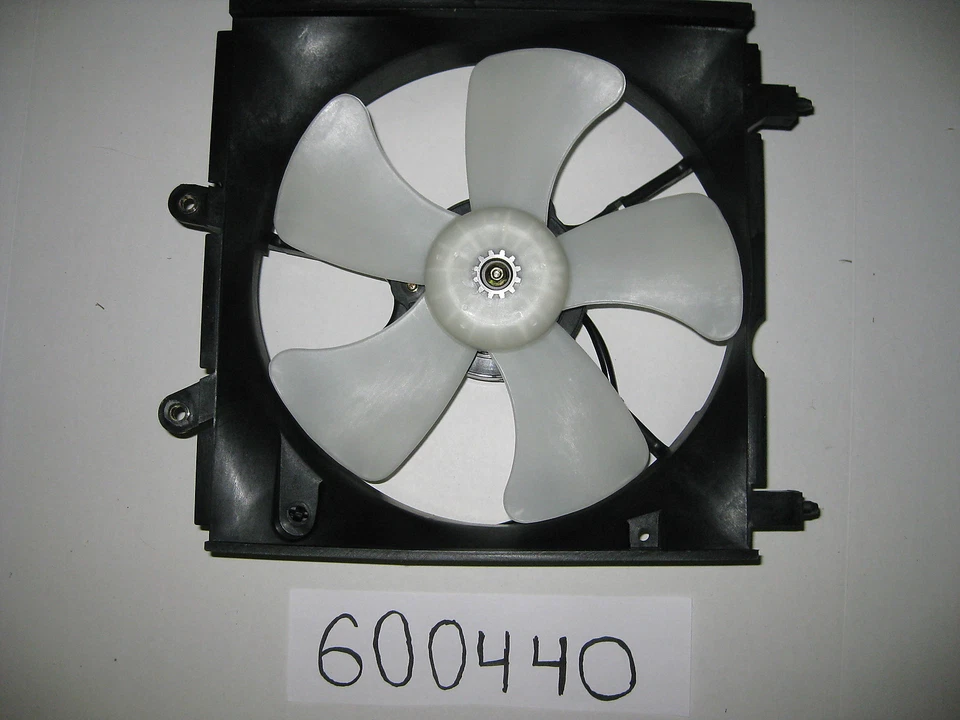 Conjunto de motor ventilador de refrigeración TYC 600440 95-98 TOYOTA TERCEL 312-55038-120 Foto 2 de 3