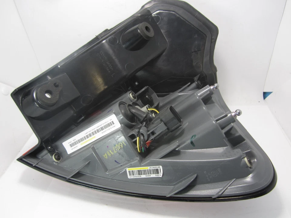 2014-2018 Jeep Cherokee LH Outer Tail Light Assembly OEM 68102907AF - Image 4 of 4