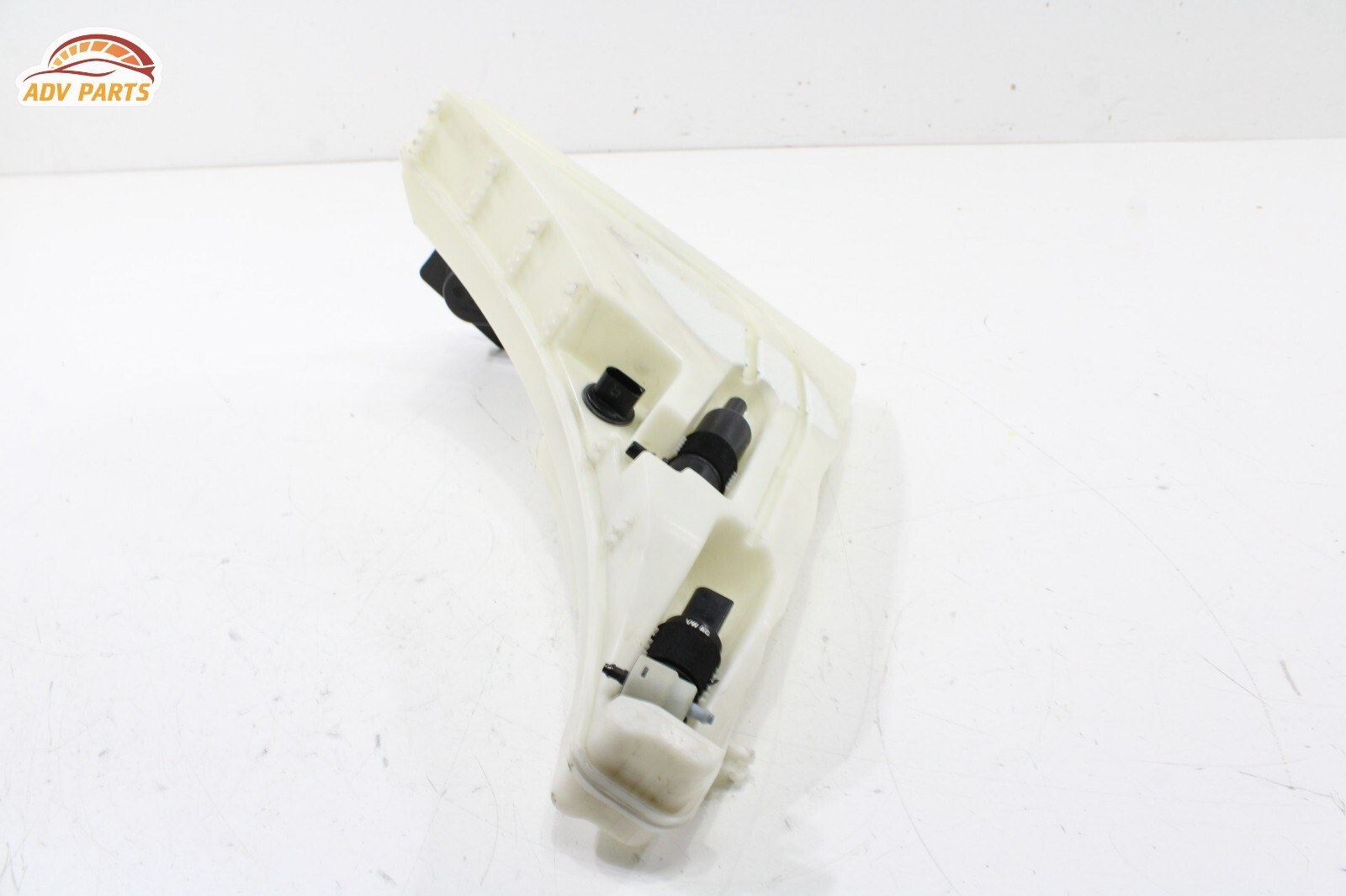 2017 - 2020 BENTLEY BENTAYGA WIPER WASHER RESERVOIR TANK W/ FILLER NECK TUBE OEM