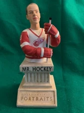 Gordie Howe (Mr. Hockey) - Detroit Mini-Bust 2002-03 UD Classic Portraits w/BOX