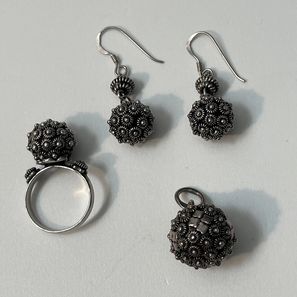 Pendientes de gancho de bola de cuentas infladas con textura de plata de ley 925, anillo tamaño 6, colgante Foto 2 de 4