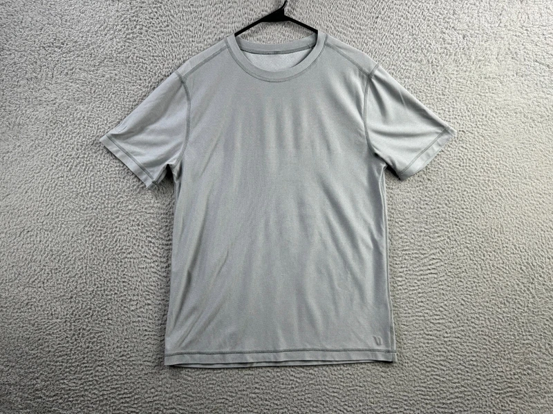 vuori grandview tech stretch athletic gym shirt
