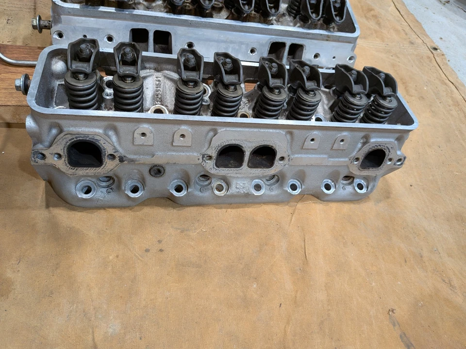 Culatas de aluminio Camaro Z28 LT1 96-97 con tubo cruzado 12551561 Foto 4 de 4