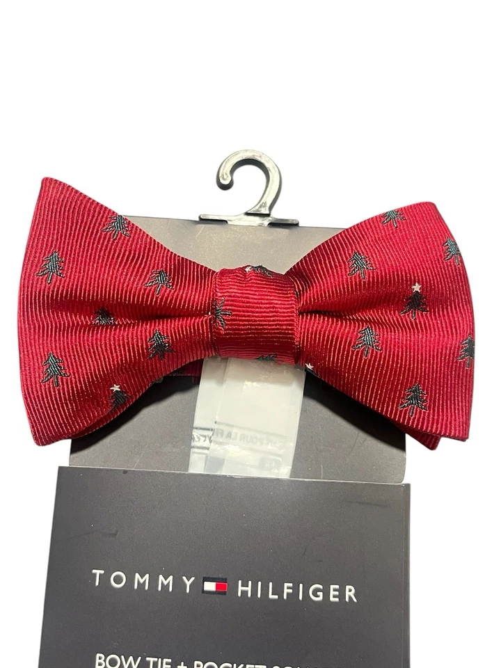 Tommy Hilfiger Pajarita y Bolsillo Cuadrado Conjunto Ajustable Árboles Rojos Pajarita Nuevo con Etiquetas $69 Foto 2 de 4