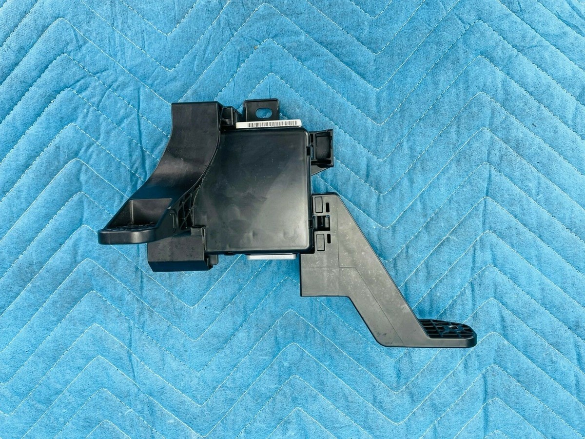 Lexus LX570 Junction Block 82731-60250 Cowl Passenger Side 2008
