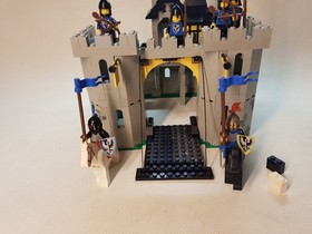 LEGO 6073 Knight's Castle 1984 Black Knights Castle 6073-1 Black Falcons #2