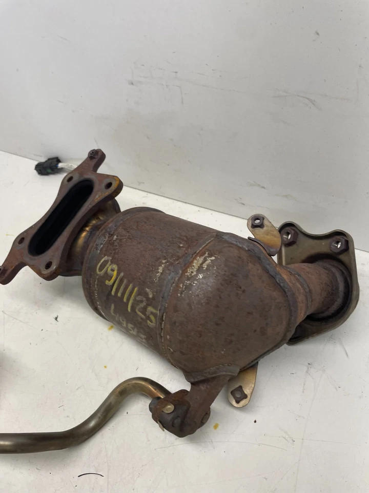 2009-2014 Honda Fit Exhaust Manifold W-Converter (OEM) - Image 3 of 4