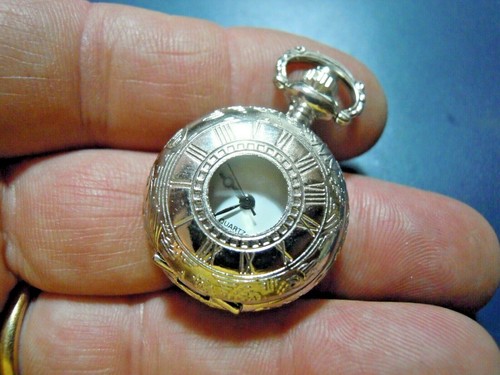 PICCOLO OROLOGIO DA TASCA AL QUARZO - CIPOLLA OROLOGIO DA TASCHINO -  FINESTRA - | eBay