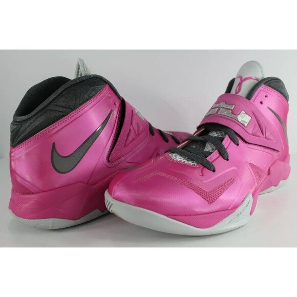 lebron james breast cancer shoes