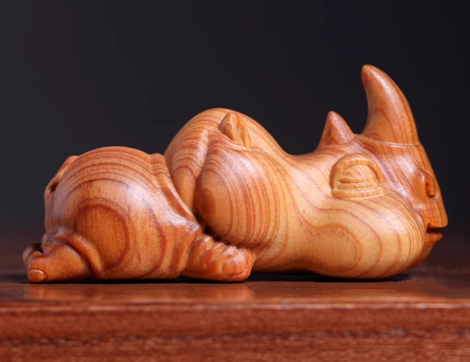 YZ217 - 7.9 x 3.9 x 3.4 CM Thuja Cypress Wood Netsuke YZ217 - 7.9 x 3.9 x 3.4 CM Thuja Cypress Wood Netsuke