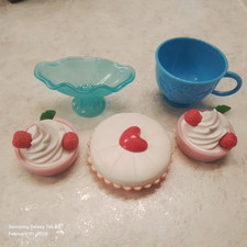 Miniature cakes, cup and serving dish, pretend play