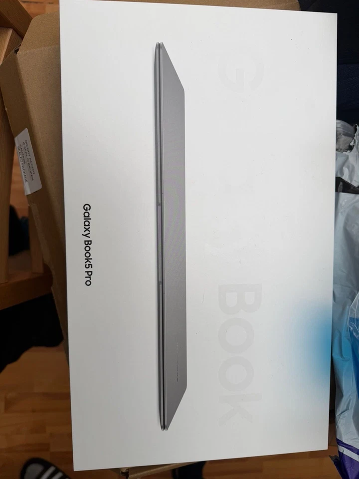 Samsung Galaxy Book5 Pro - Image 3 of 4
