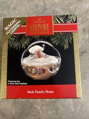 VINTAGE HALLMARK ORNAMENT FLICKERING LIGHTS MOLE FAMILY HOME