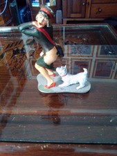 Berliner Zinnfigur „Die Postbotin mit Hund“. Erotikfigur. Größe: 70 mm. Rarität.
