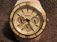VINTAGE FOSSIL WOMEN’S WATCH ES-2540 WHITE RESIN CASE BAND CALENDER RUNS