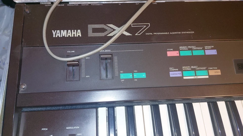 Yamaha DX7 Mark 1 Synthesizer - Bild 3 von 4