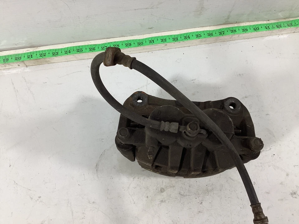 Conjunto de pinza de freno delantera derecha lado pasajero Toyota Sienna 2011-2014 OEM. Foto 2 de 4