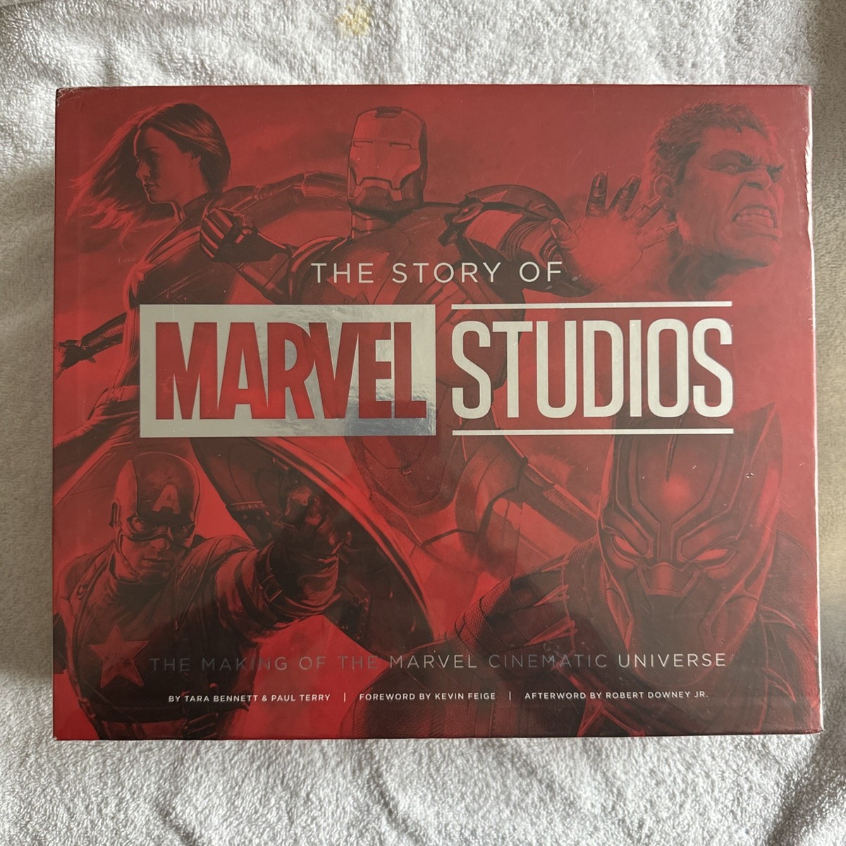 洋書 The Story of Marvel Studios Amazon.com: The Story of Marvel Studios: The Making of the