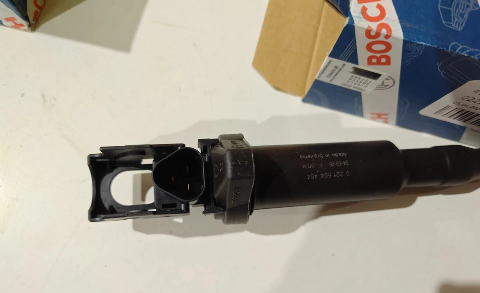 Genuine Bosch 0221504464 Ignition Coil Fits BMW 1/3/5/6/7/X3/X5 Series - Image 2 of 3