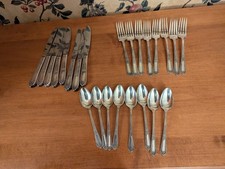 24-CUCHILLOS, TENEDORES, CUCHARAS VINTAGE DE PLATA COTILLÓN