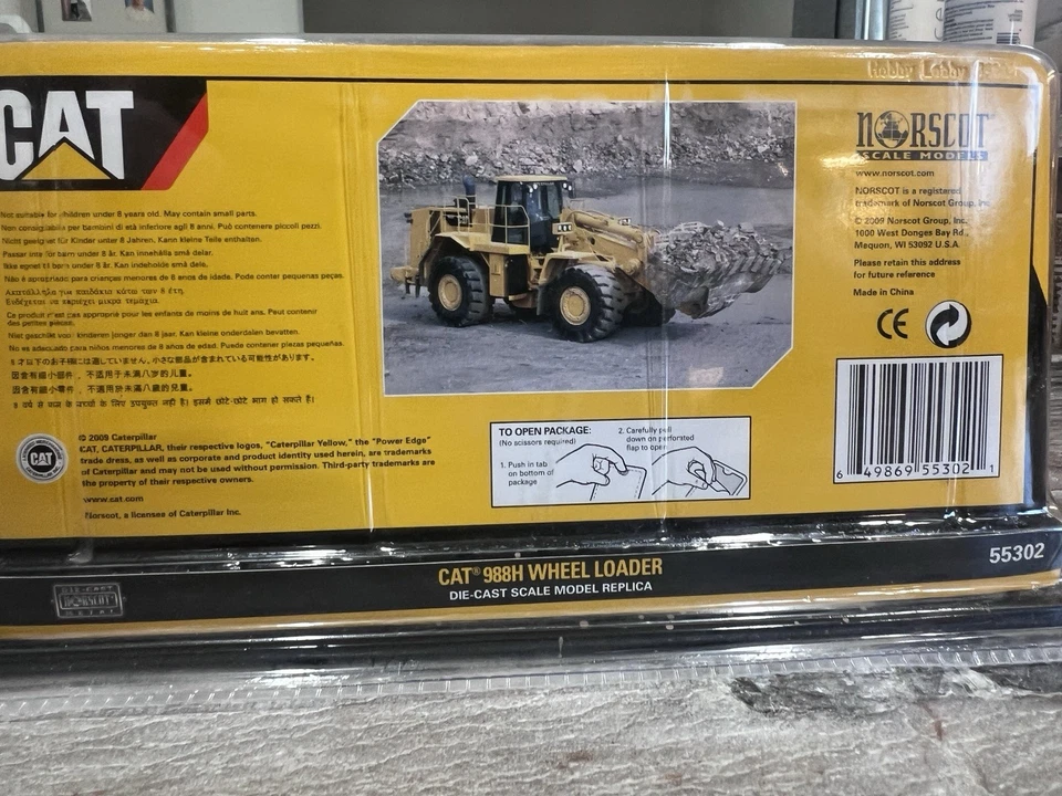 Norscot  CAT 988G Wheel Loader 55302 NiB - 1:64 scale - Image 4 of 4