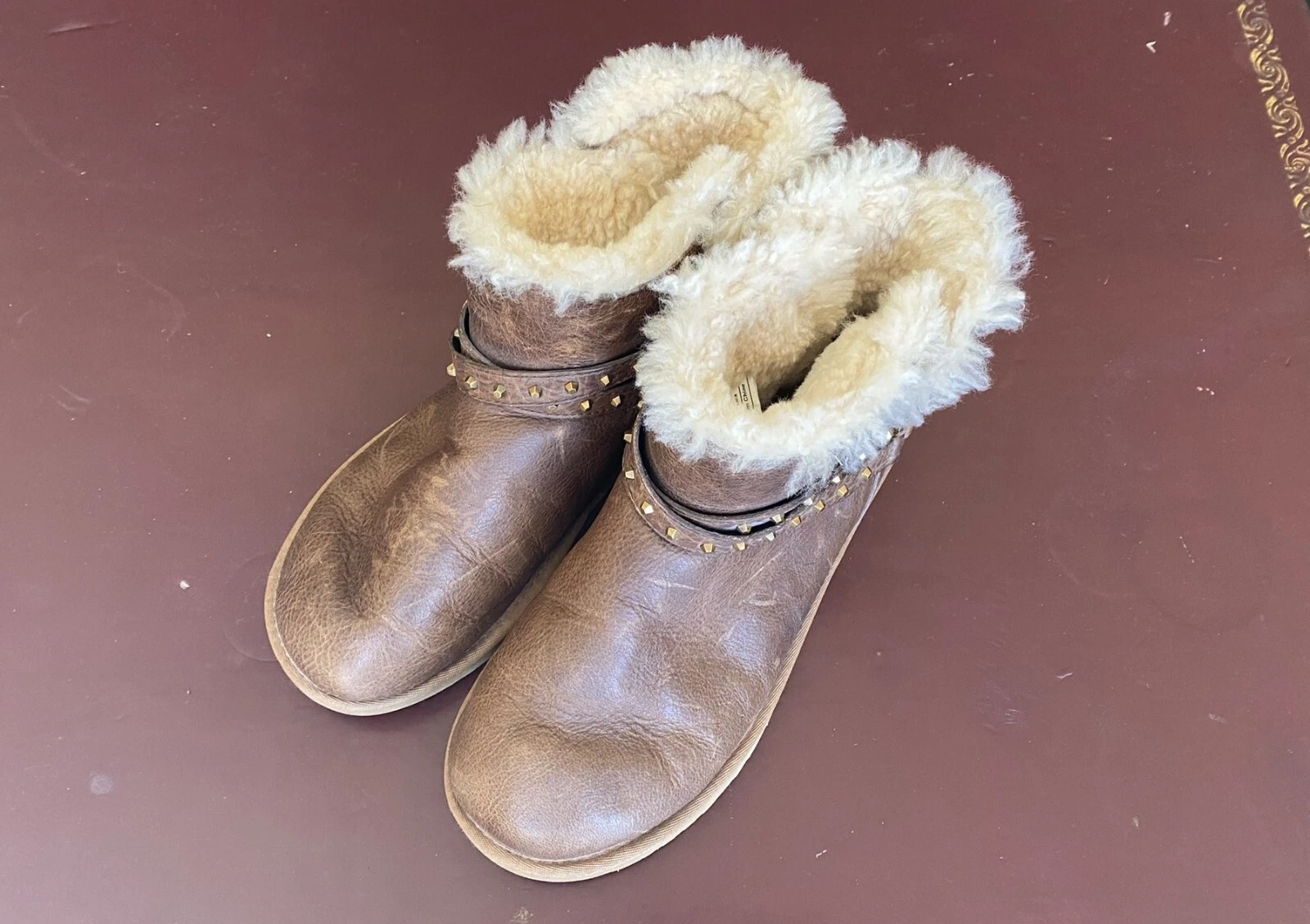 Stivali UGG Australia Emersen in pelle borchie 1005389 marrone castagno US 7