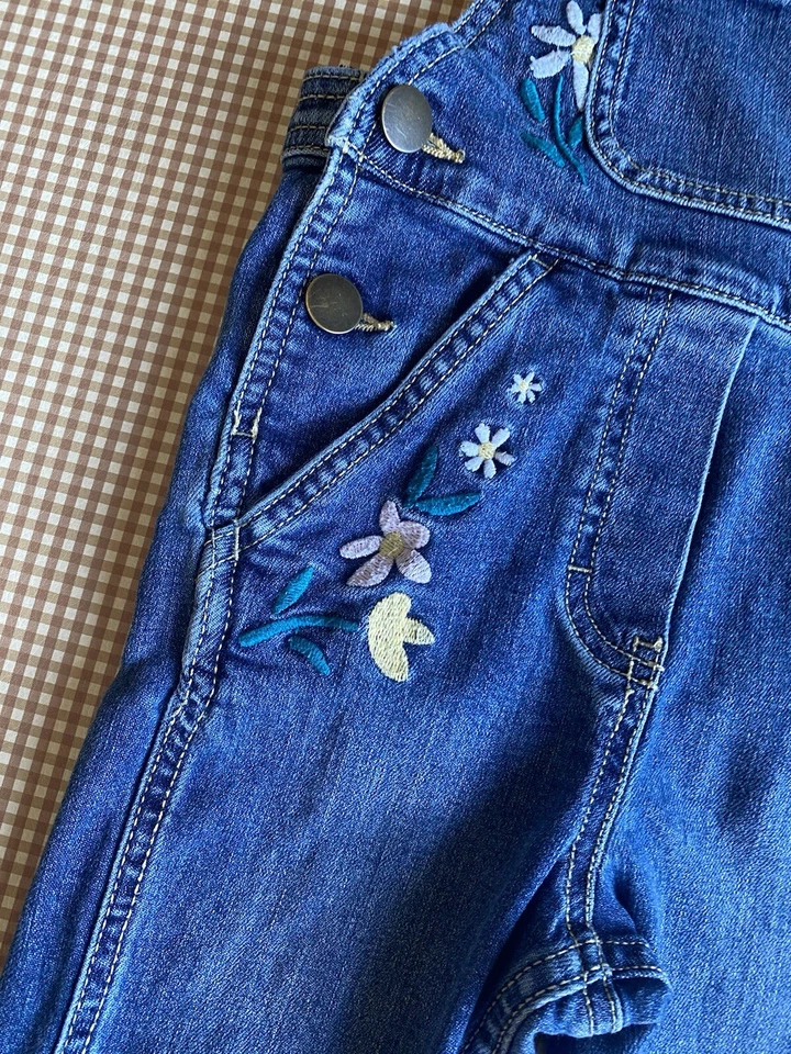 Mono Hanna Anderson Talla 4 Bordado Floral Estilo Pradera Escandinava Jean. Foto 4 de 4