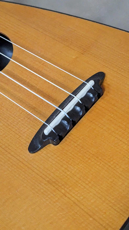 Magic Fluke concert ukulele natural spruce, hardwood fretboard - Image 2 of 3