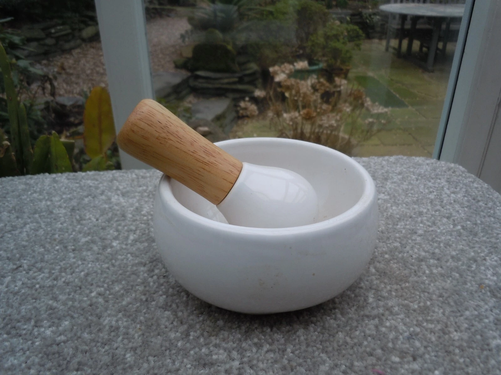 M & S GLAZED STONEWARE KITCHEN PESTLE & MORTAR with WOOD HANDLE