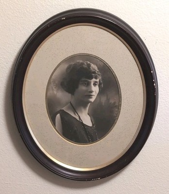 VTG Antique Oval Wood Frame 13''x16'' Photograph of Beautiful Young Lady Matted 