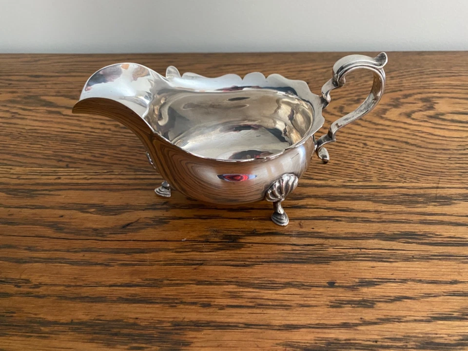 BELA PLACA DE PRATA ANTIGA BARCO DE MOLHO 19º C com aro ornamentado e pernas superiores de concha - Imagem 4 de 4