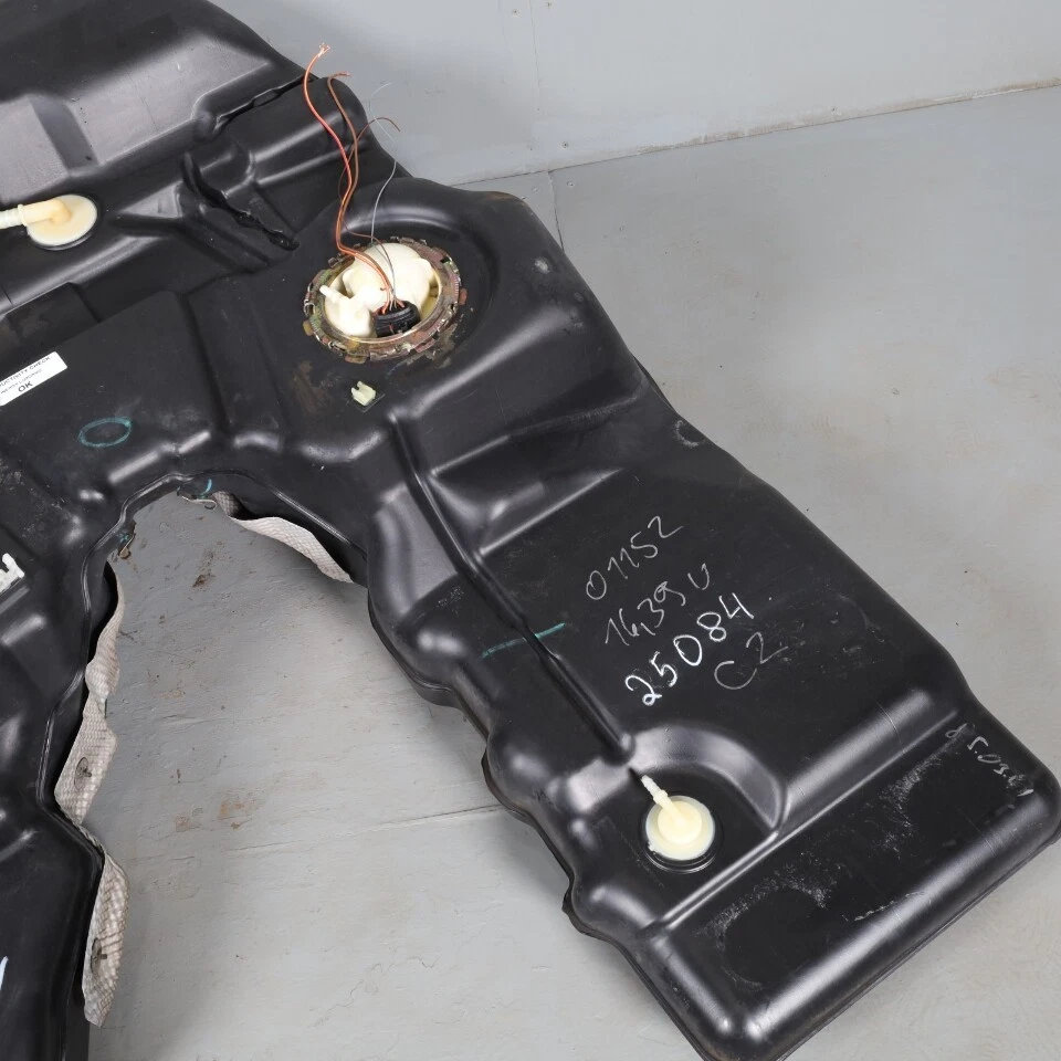 2003-2006 Porsche Cayenne Fuel Gas Tank 7L0201085A OEM Used Foto 4 de 4