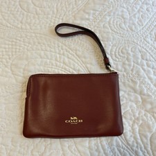 Coach Corner Zip Wristlet Pouch Burgundy/Wine Leather gold hardware