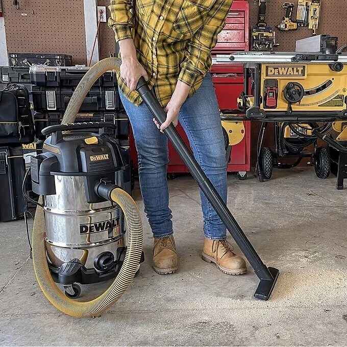 DEWALT Wet Dry Shop Vac Stainless 8 Gallon Vacuum 5.0 HP Hose
