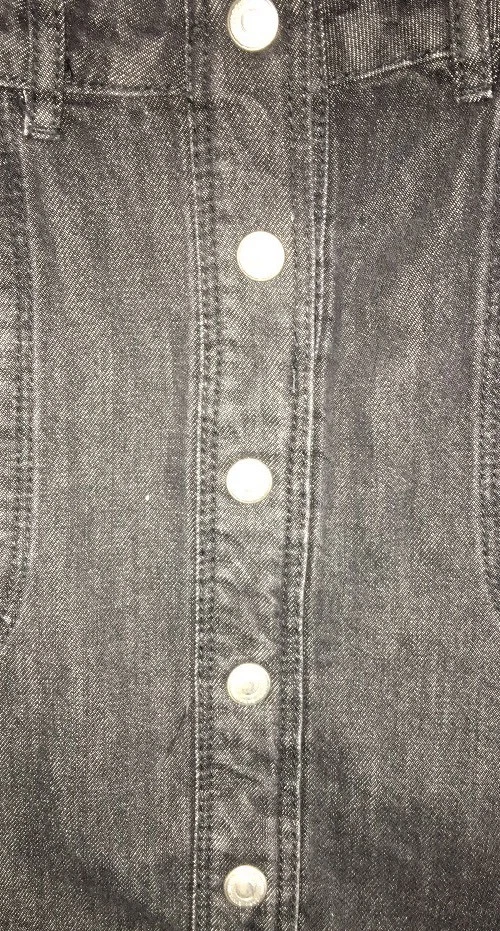 JOLIE JUPE EN JEAN ZARA COURTE NOIR ASPECT USÉE ET TÂCHÉE TAILLE 11 / 12 ANS - Photo 3/4