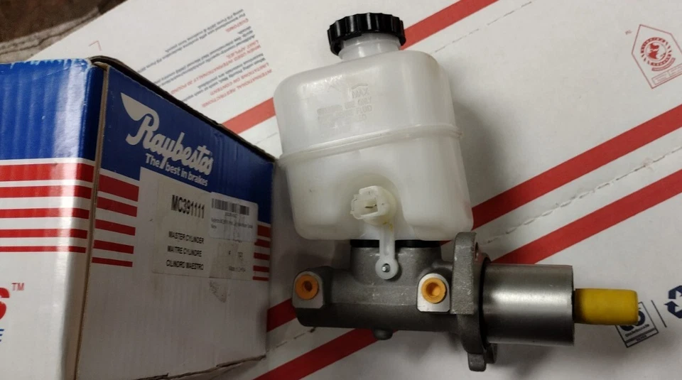 Cilindro maestro de freno Raybestos para 06-07 Jeep Liberty MC391111 Foto 3 de 4