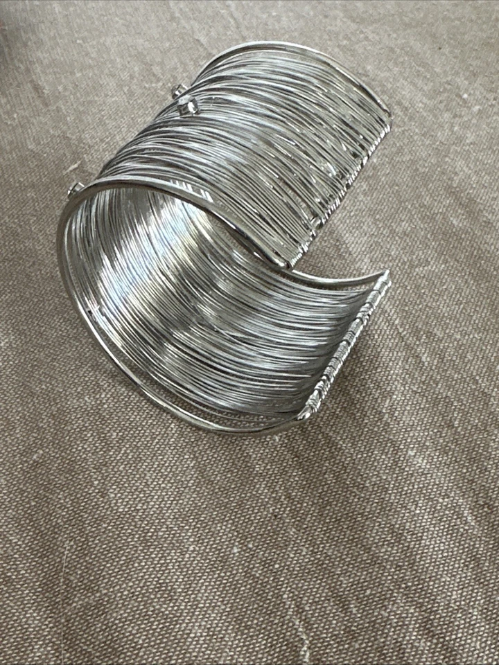 Brazalete de plata ancho de gran tamaño J CREW alambre de diamantes de imitación OFERTA 4 CARIDAD ❤️289x2 Foto 4 de 4