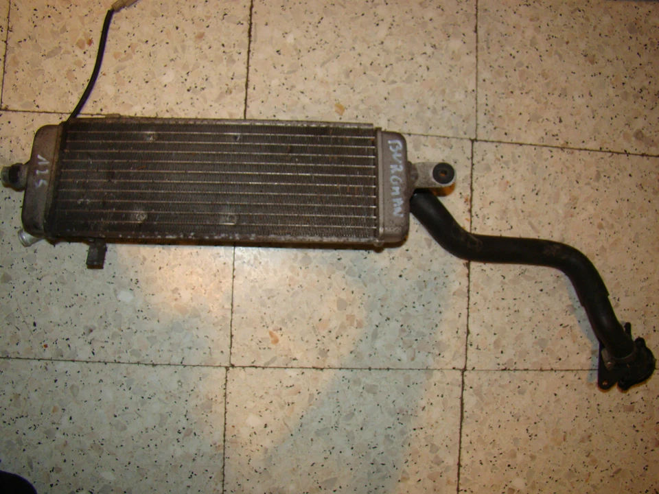 SUZUKI 125 BURGMAN - 2002 / 2006 - RADIATEUR DE REFROIDISSEMENT - Photo 1/1