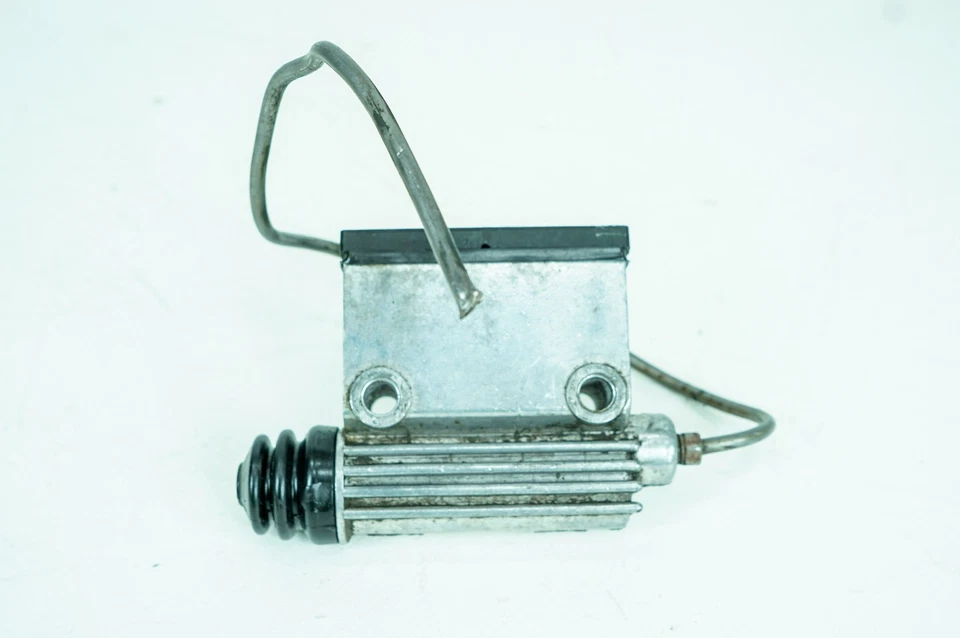 Harley Electra Glide Touring 1980 OEM freno trasero cilindro maestro depósito 1353 Foto 3 de 4