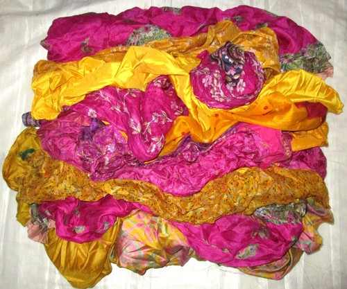 AU LOT PURE SILK Antique Vintage Sari REMNANT Fabrics 100 GRAMS CRAFT DOLL QUILT - Picture 16 of 93