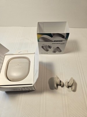 FOR PARTS BROKEN Bose 441408 QuietComfort Ultra Earbuds and case