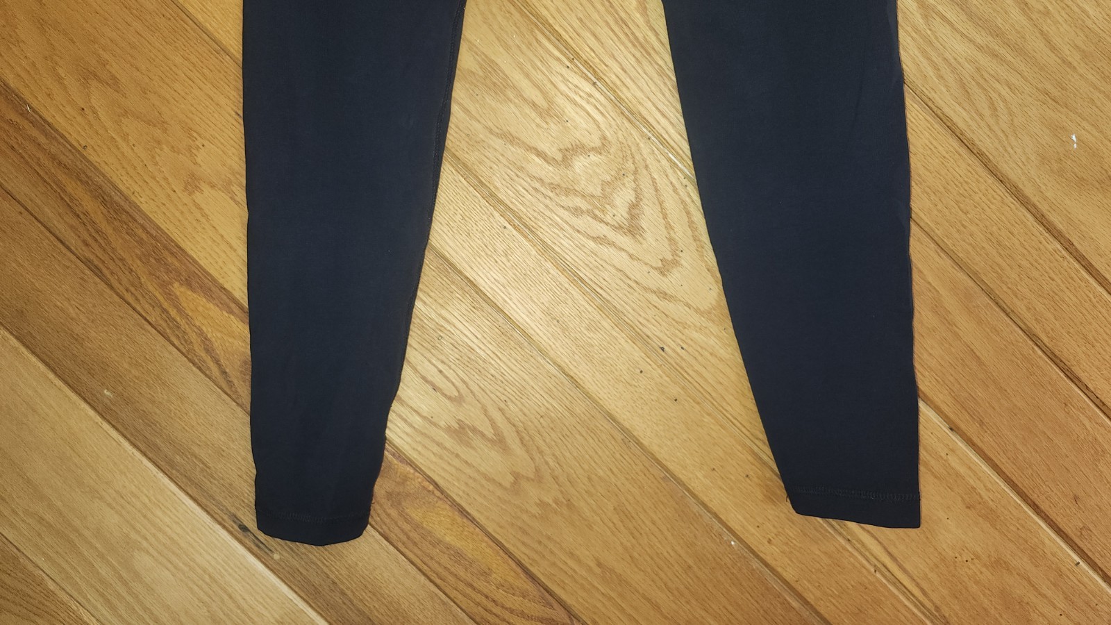 Reebok Medium Solid Black Cropped Women's Legging… - image 10