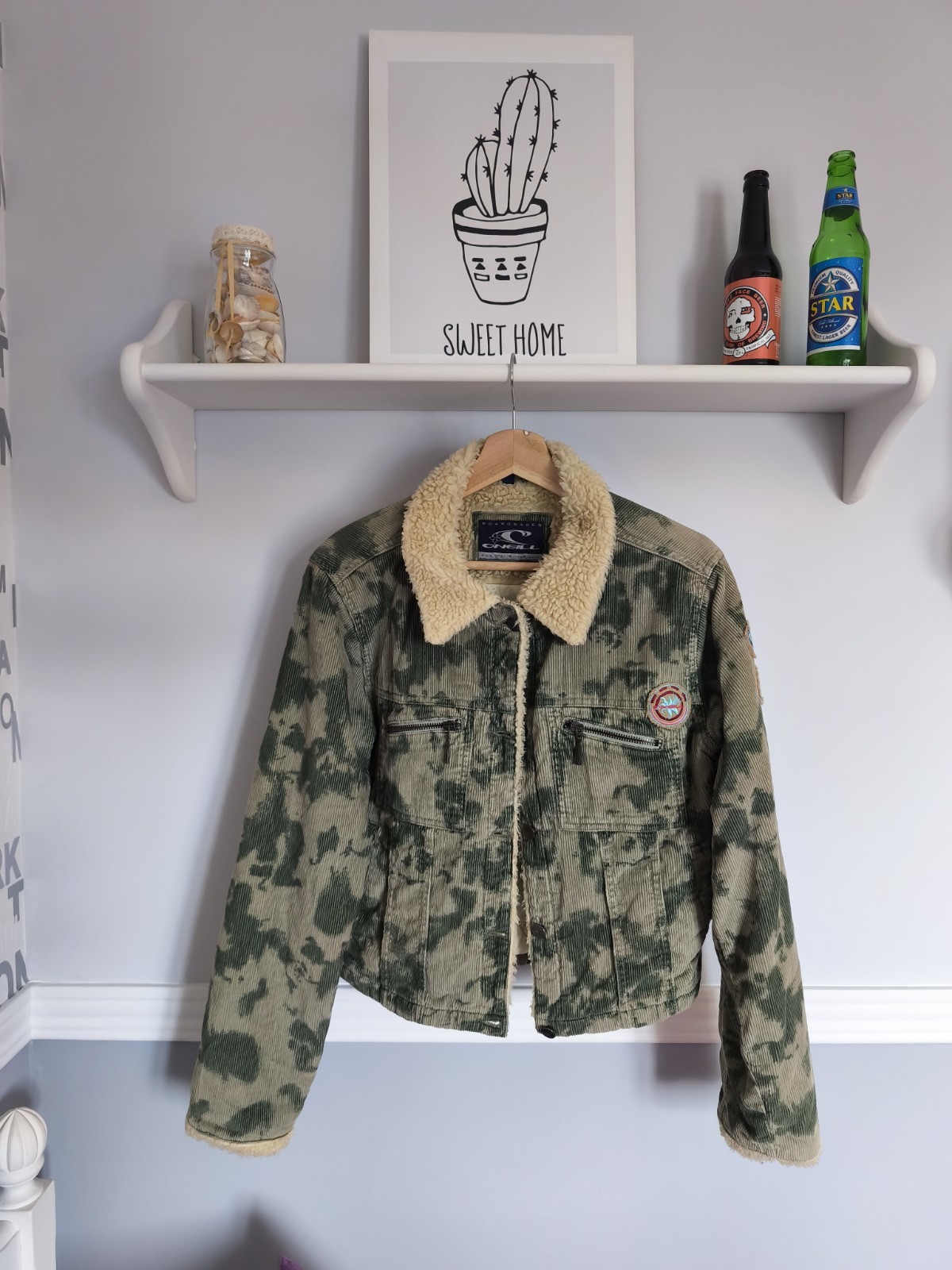 Chaqueta O'Neill Estilo Militar con Cuello Borrego y Cierre con Botones