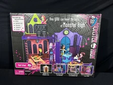 Monster High High School Play set 2012