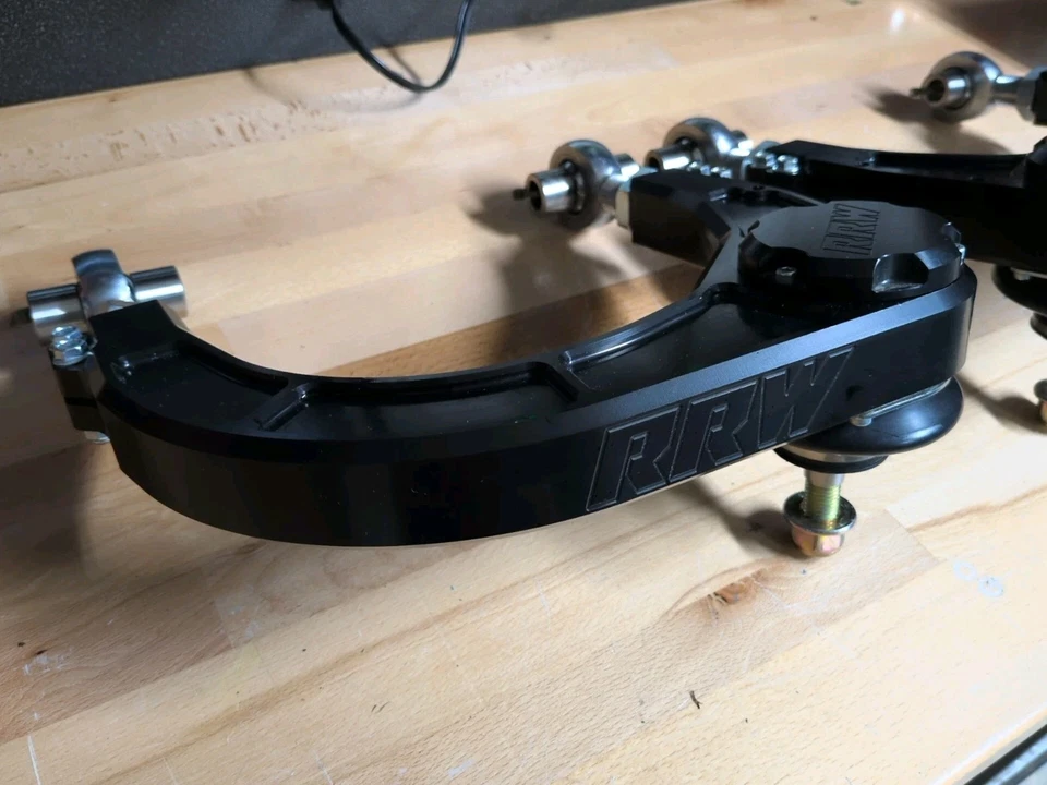 Brazos de control superiores ajustables RRW Billet Uniball | Toyota Tacoma 2024 2025 Foto 3 de 4