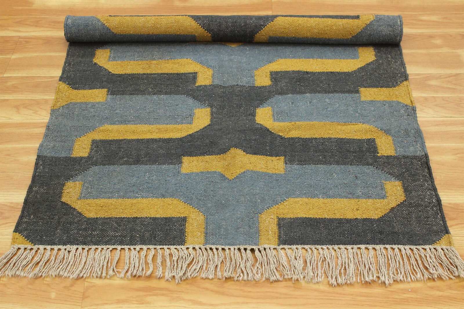 Handwoven Jute Wool Geometric Area Rug Modern Kilim 4x6 Ft Rug