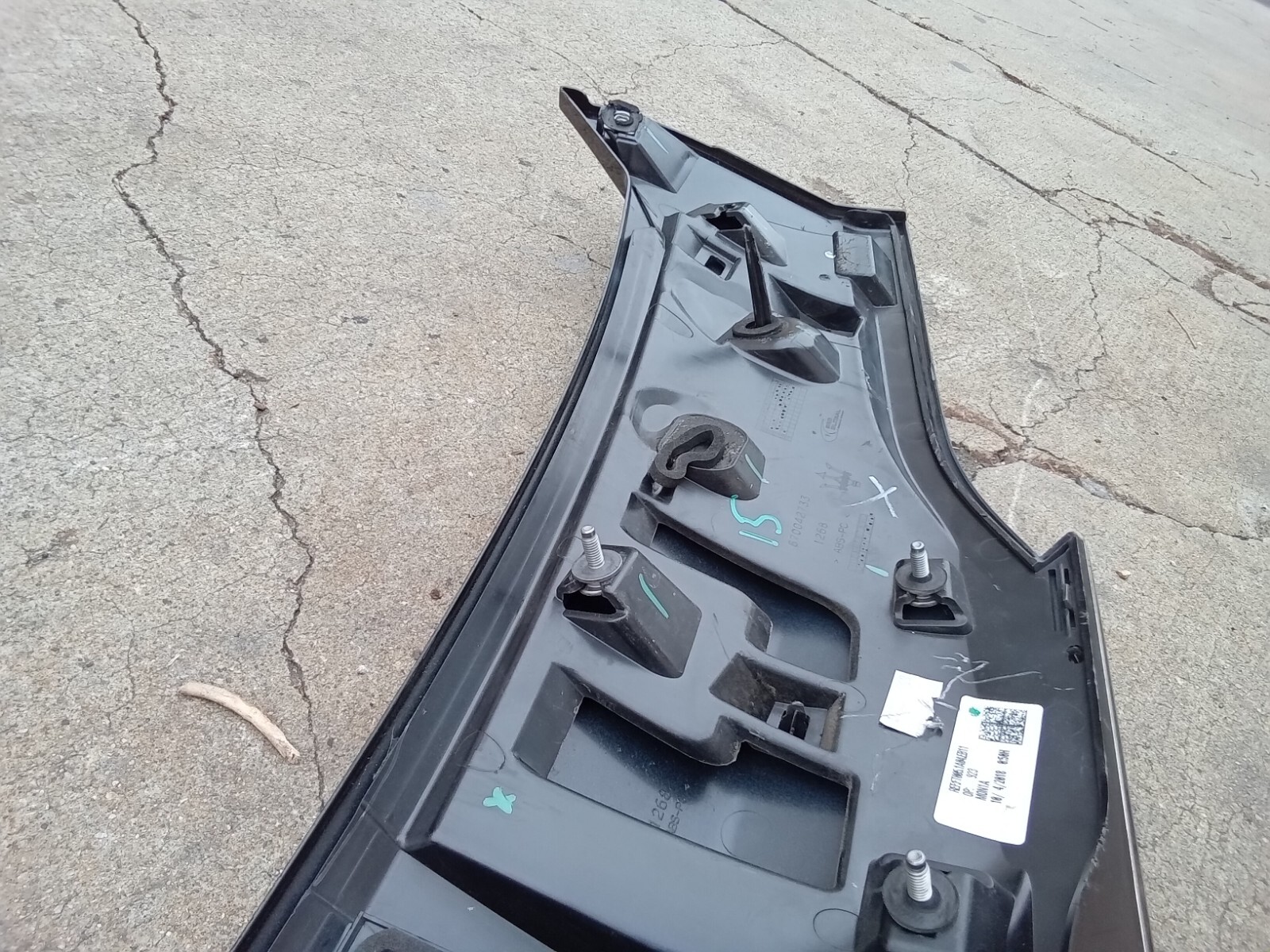 2016 2017-2019 MASERATI LEVANTE REAR TRUNK LID TAILGATE SPOILER WING TRIM PANEL
