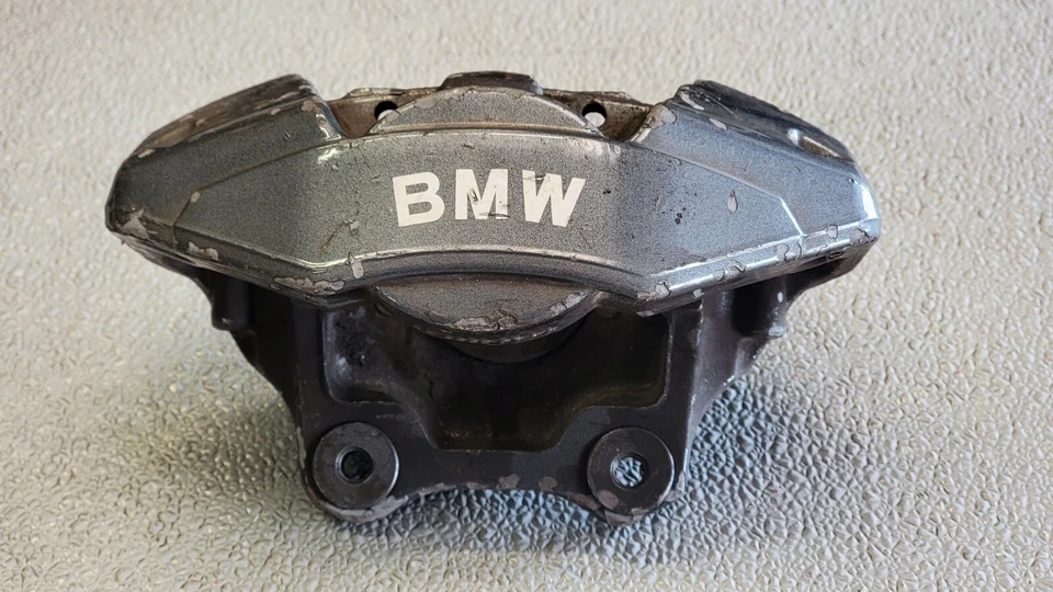 08-13 BMW E82 E88 135i pinça de freio traseira direita Brembo de fábrica fabricante de equipamento original usado - Imagem 3 de 4